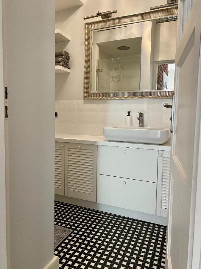 Chic Apartment In Vibrant Area - National Stadium - Saska Kepa Varsó Kültér fotó